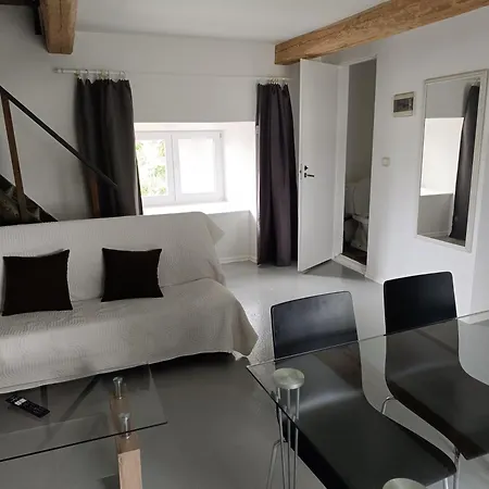 Maeo Apartment *